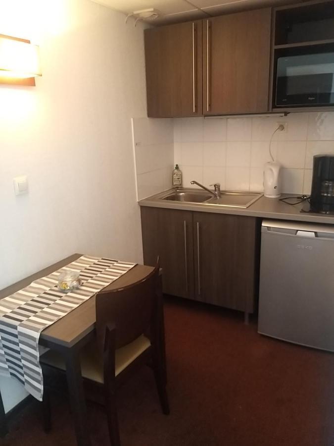 Studio Privatif Dans Hotel Residence Nimes Gare Екстер'єр фото